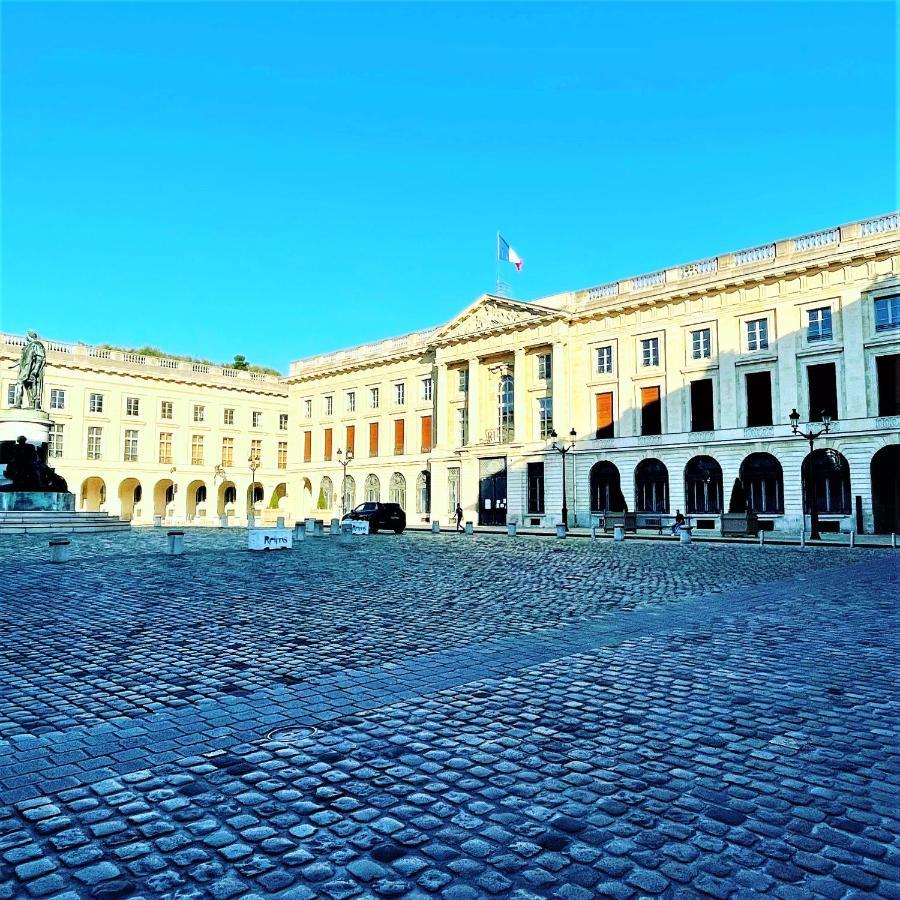 Charme De L'Ancien Pour Cet Appartement Entierement Renove Dans L'Hypercentre De ランス エクステリア 写真